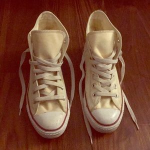 Converse color (off white)